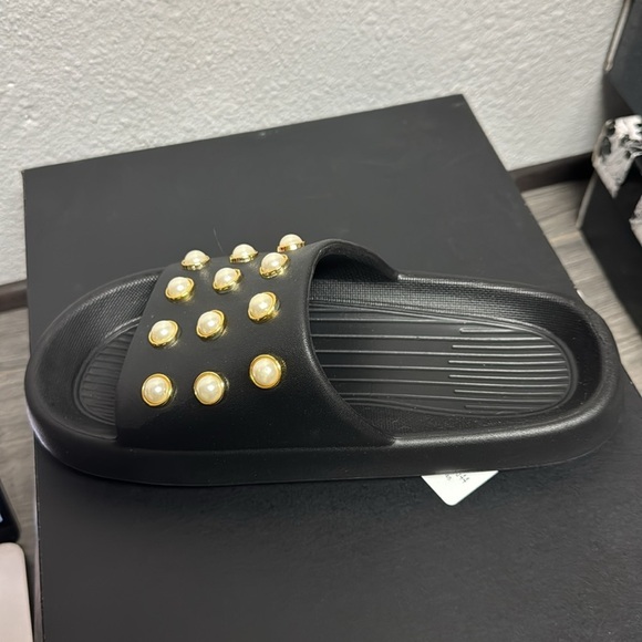 Kenneth Cole Women's Sandal - Picture 6 of 6